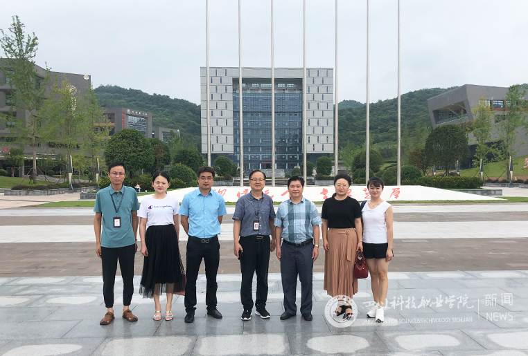 遂宁市第三人民医院鲍继海书记一行到我校开展教学交流活动(图4)